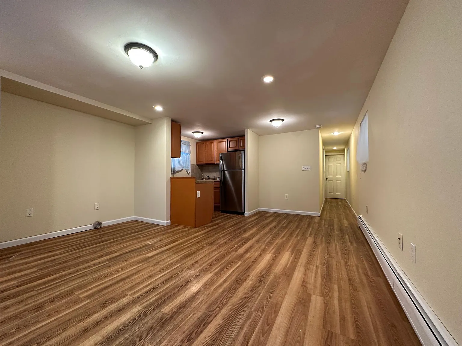 Two-bedroom Apartment, 900 sq ft