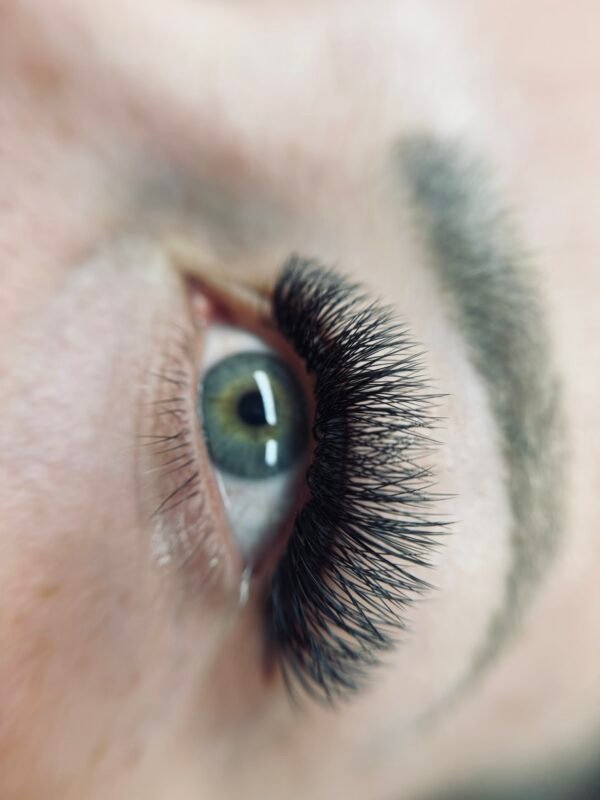 16.19 Beauty Bar/ Russian Manicure & Lash Extension