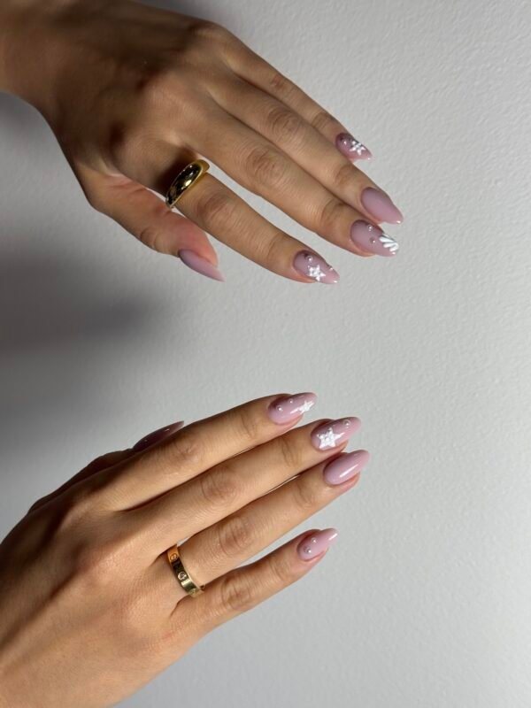 16.19 Beauty Bar/ Russian Manicure & Lash Extension